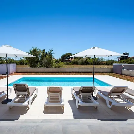Villa Aria Sleeps 6, Pool, Wifi, Airco, Parking Pula