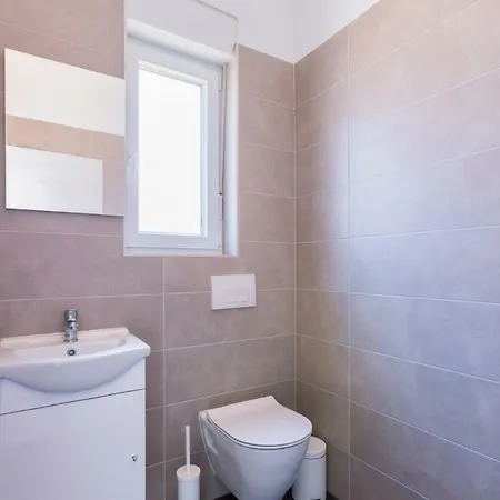 Aria Sleeps 6, Pool, Wifi, Airco, Parking Villa Pula