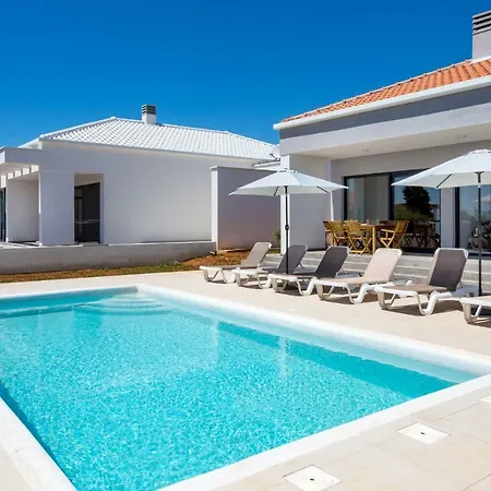 Villa Aria Sleeps 6, Pool, Wifi, Airco, Parking