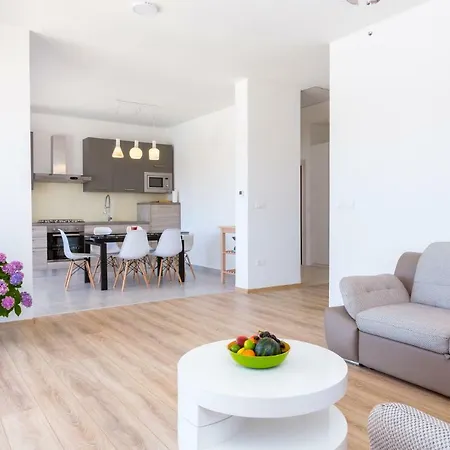 Aria Sleeps 6, Pool, Wifi, Airco, Parking Villa Pula